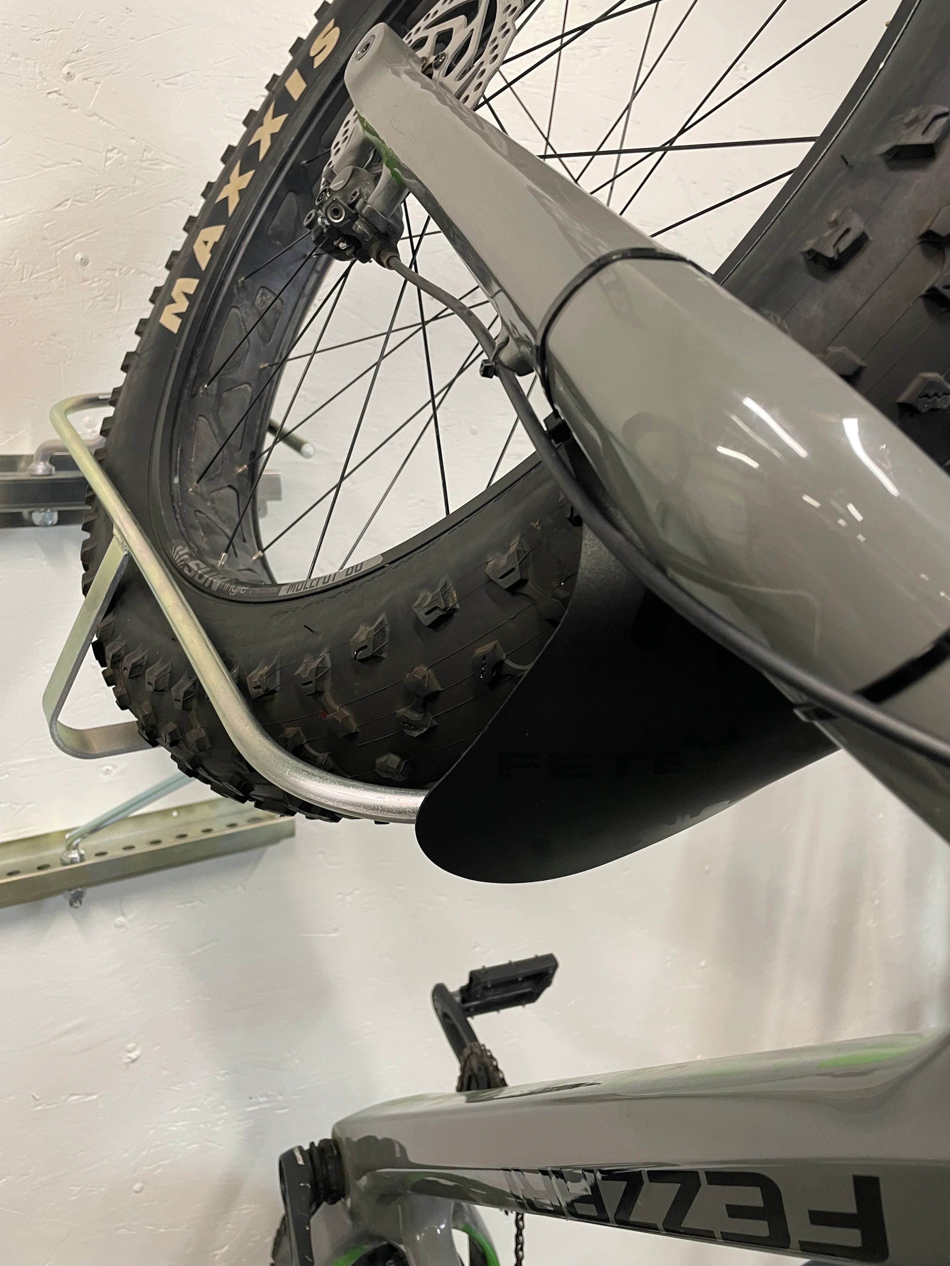 Fat Tyre Tilt & Pivot Garage Bike Rack - Image 7